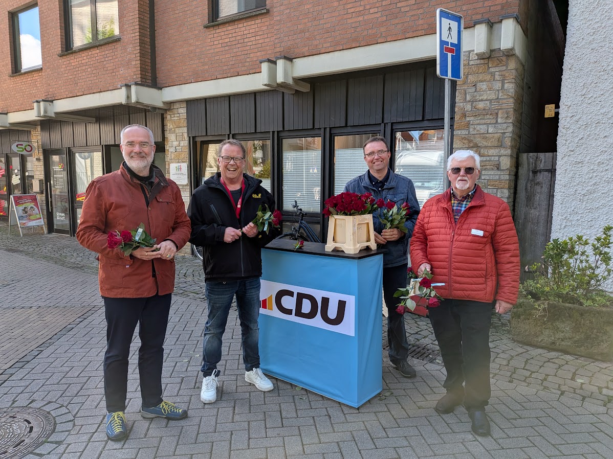vl Helmut Beckmann (Ortsvorsteher Sendenhorst & Ratsmiglied), Christian H�lscher (Vorsitzender Orstunion Sendenhorst, Sachkundiger B�rger), Norbert Groll (Sachkundiger B�rger), Martin M�hlenh�ver (Stellv. B�rgermeister aD)