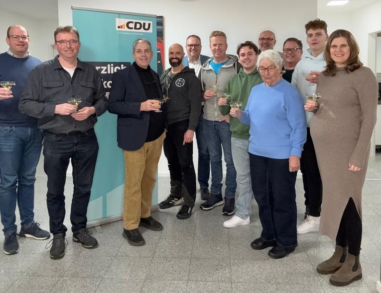 vl: Sebastian Sievers, Norbert Groll, Bernd Ga�ner, Alexander Koch, Markus Hartmann, Henning Rehbaum, Johannes Tiedeken, Uli Altewische, Uschi Puke, Christian H�lscher, Maurice Pyras, Riccarda Wittkamp